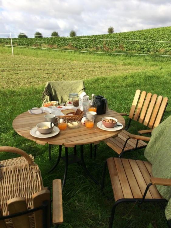 Ferienwohnung Glamping Och Gardslagenhet Mellan Himmel Och Hav Skivarp Exterior foto